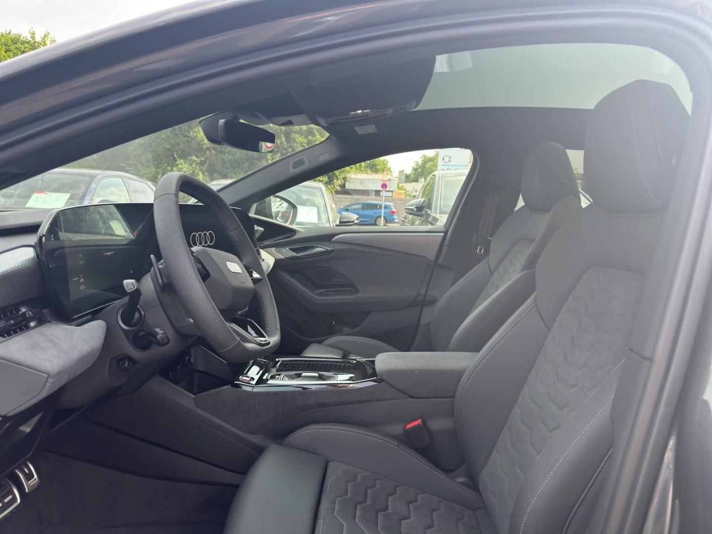 Fahrzeugabbildung Audi A6 Sportback e-tron quattro, Tech pro, Pano, AHK