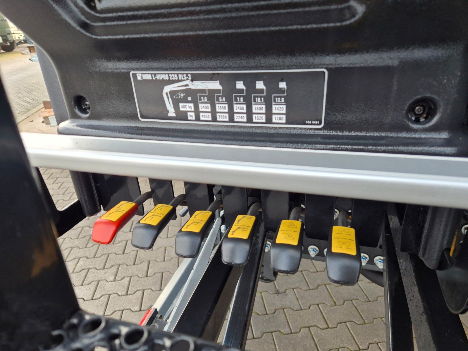 Fahrzeugabbildung Mercedes-Benz Actros 2545 L 6x2 Hiab L-HIPRO 235 DLS-3