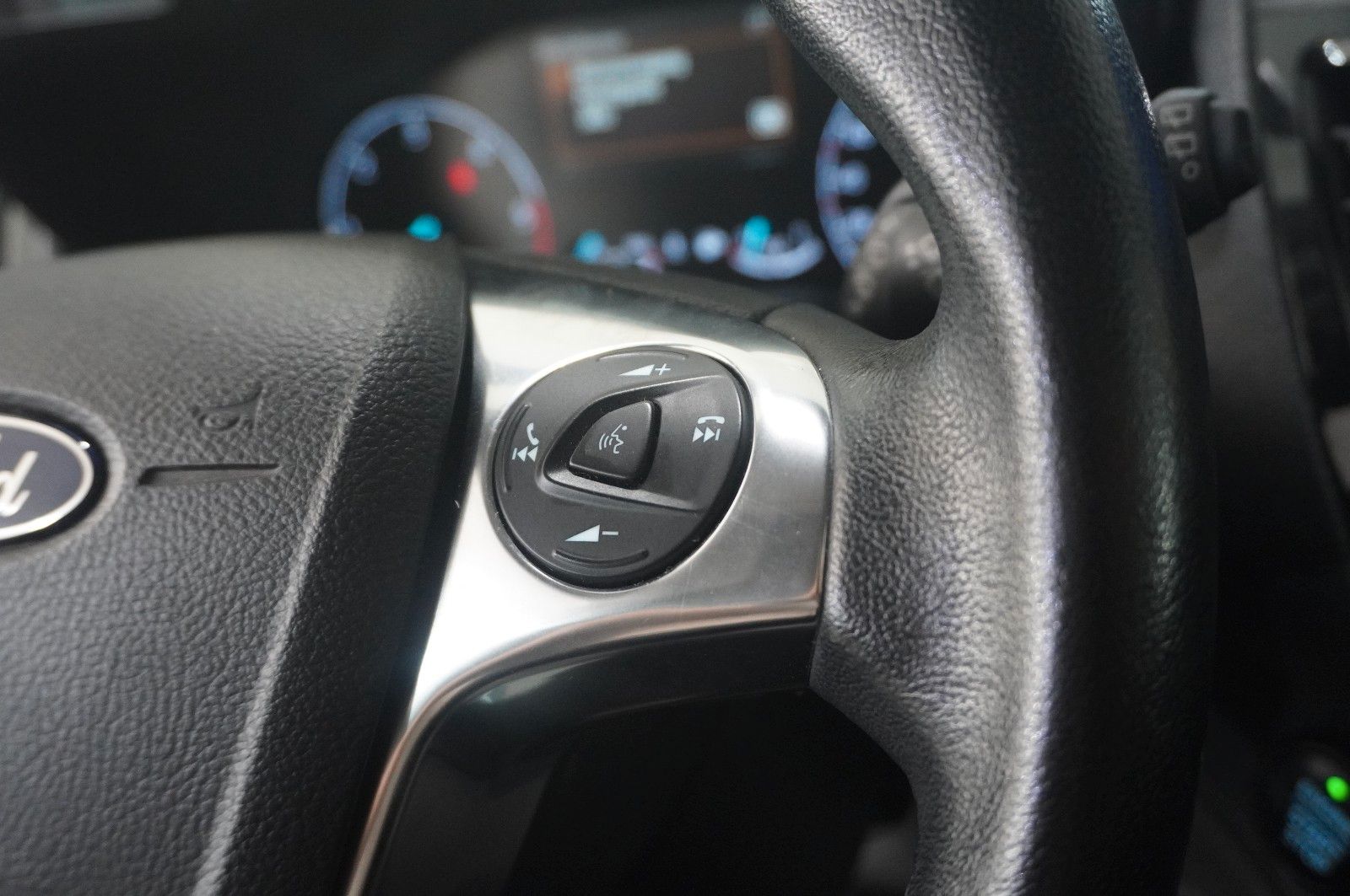 Fahrzeugabbildung Ford Grand Tourneo CONN. 1.5D TITANIUM 7-SITZ NAVI/SH