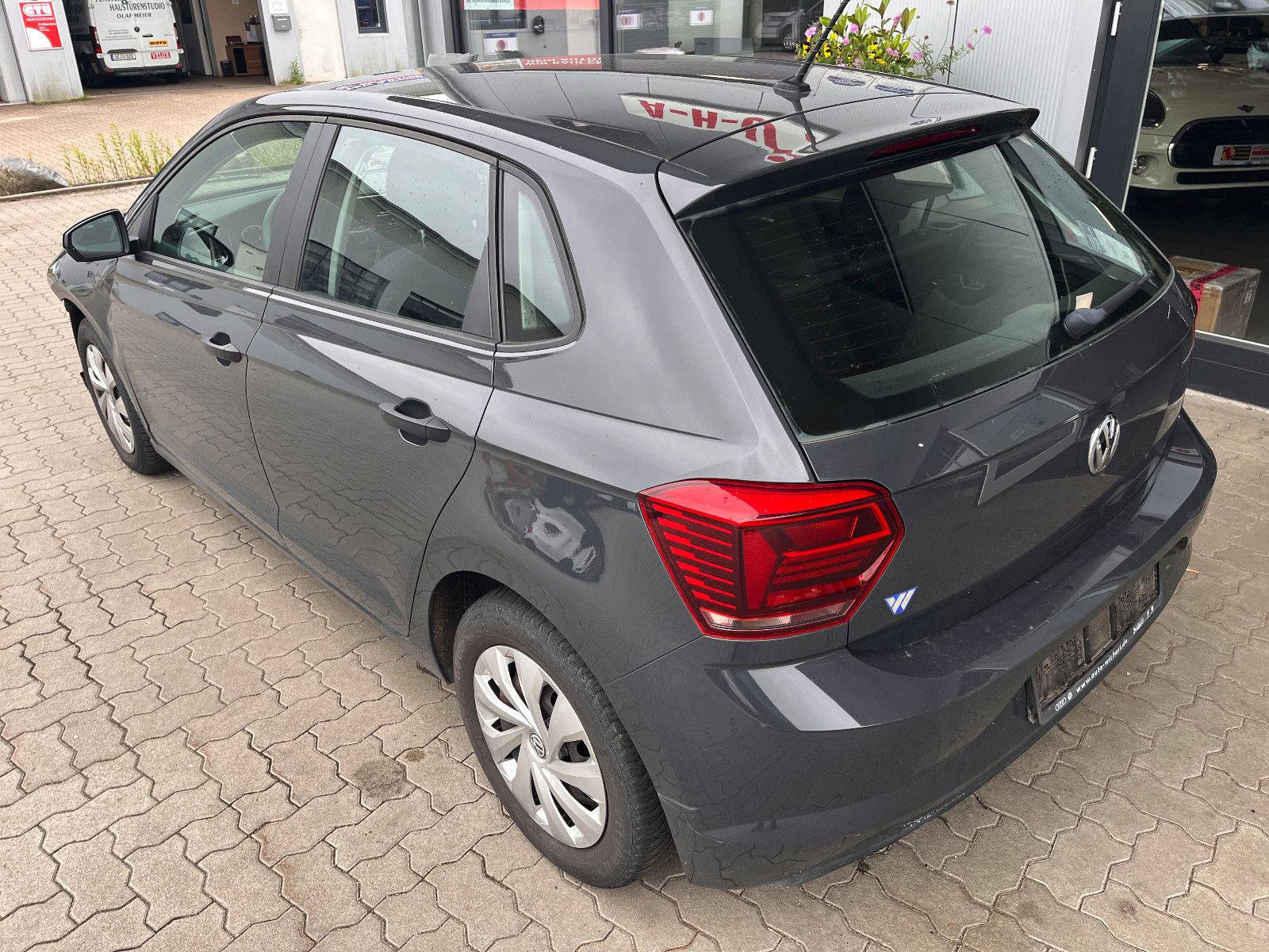 Fahrzeugabbildung Volkswagen Polo VI Trendline Frontschaden