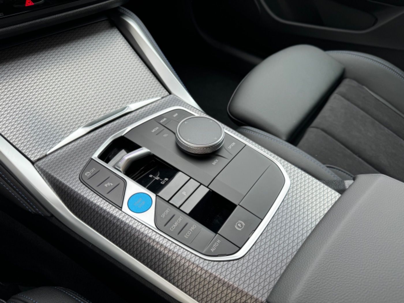 Fahrzeugabbildung BMW i4 eDrive35 M-Sportpaket LASER/ACC/KomfZug/HiFi