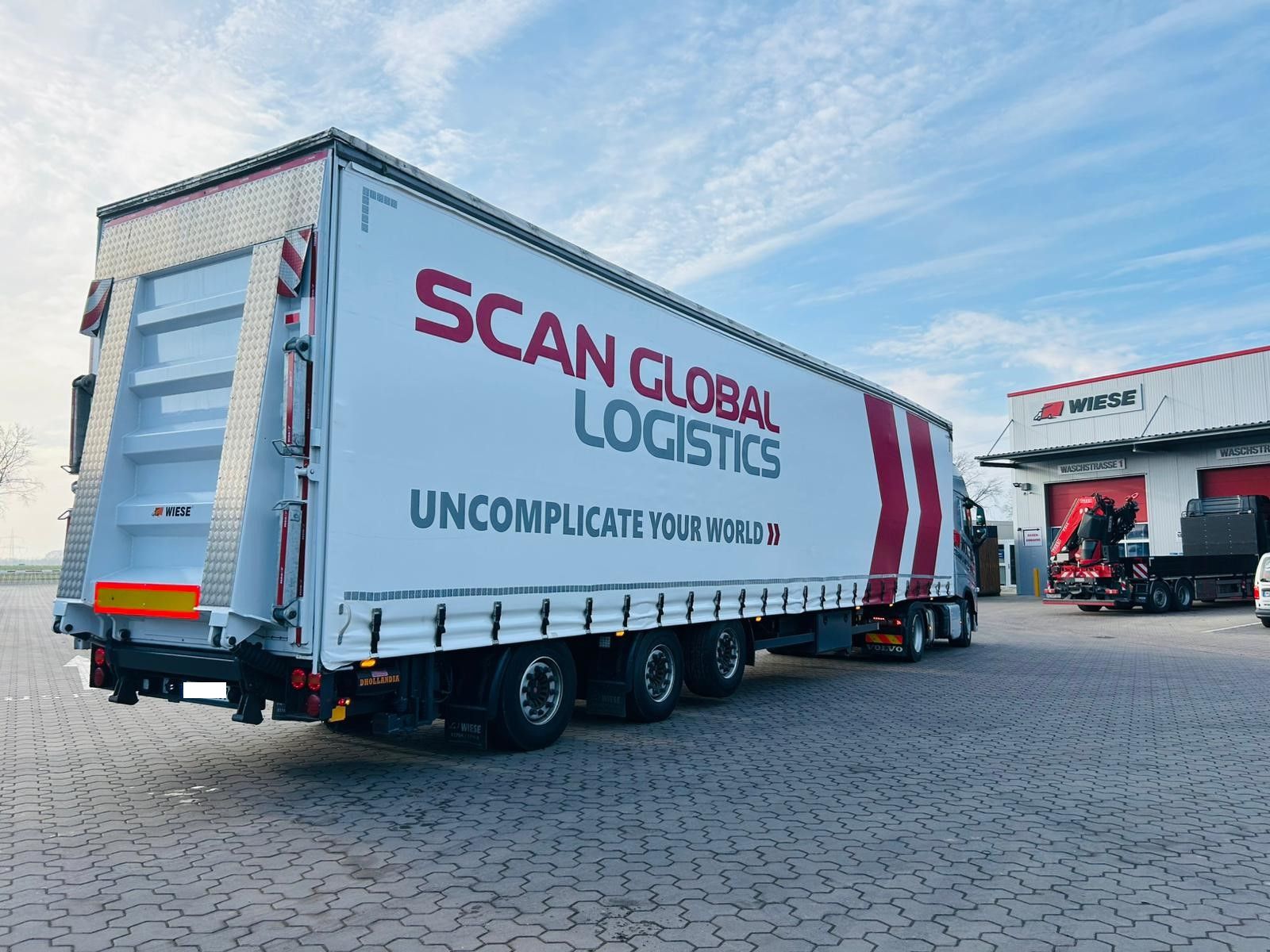 Fahrzeugabbildung Andere Mega Gabelstaplertransporter Ladebordwand9t
