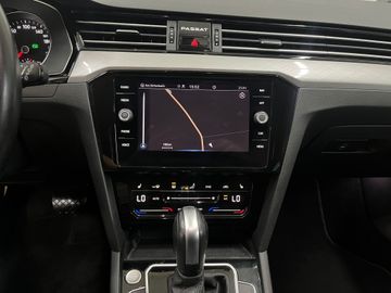 Volkswagen Passat - 11