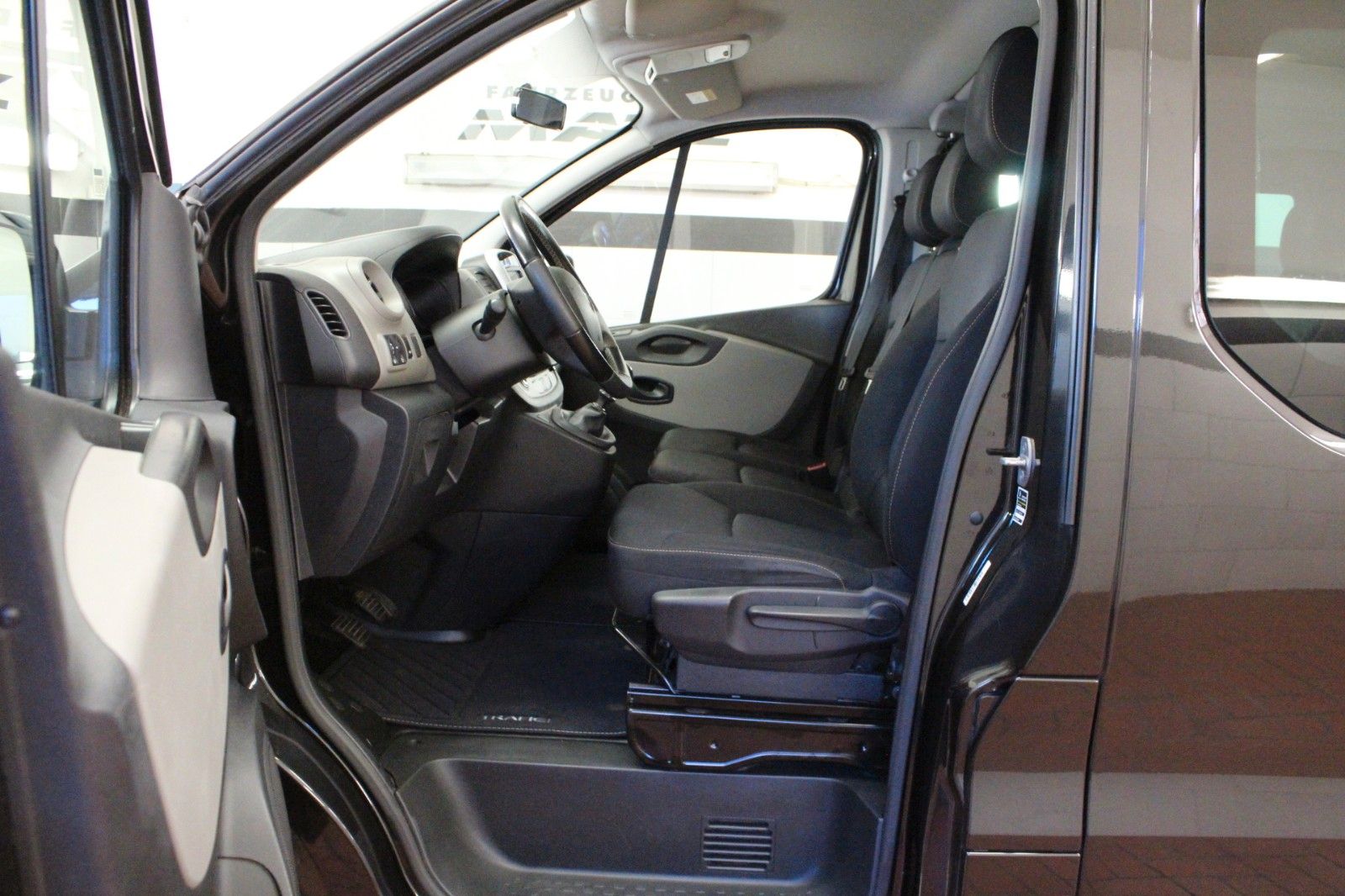 Fahrzeugabbildung Renault Trafic Grand dCi 145 Passenger *Navi*AHK*