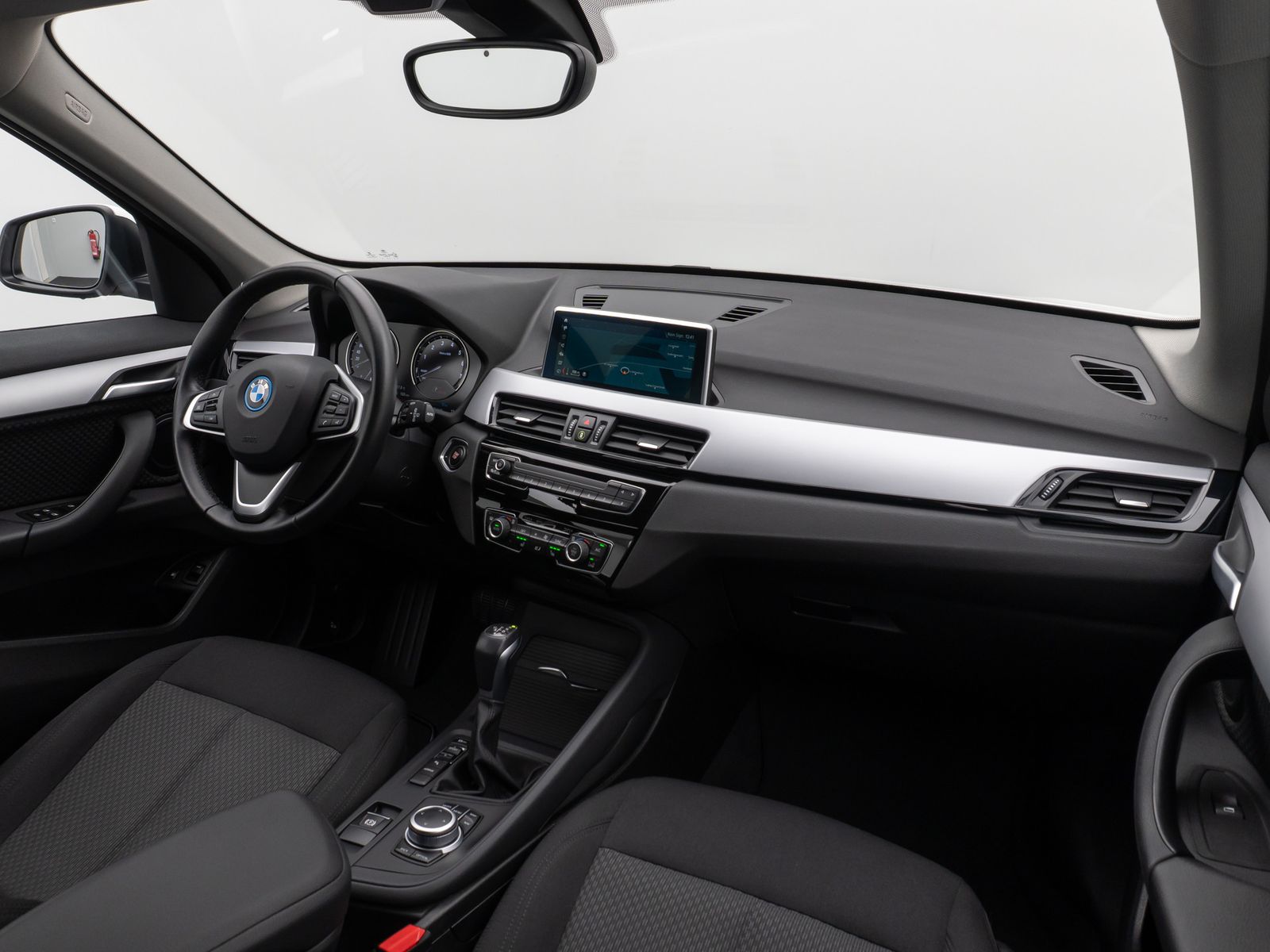Fahrzeugabbildung BMW X1 xD25e Parkassist DAB AHK Geschwindigkeitsreg