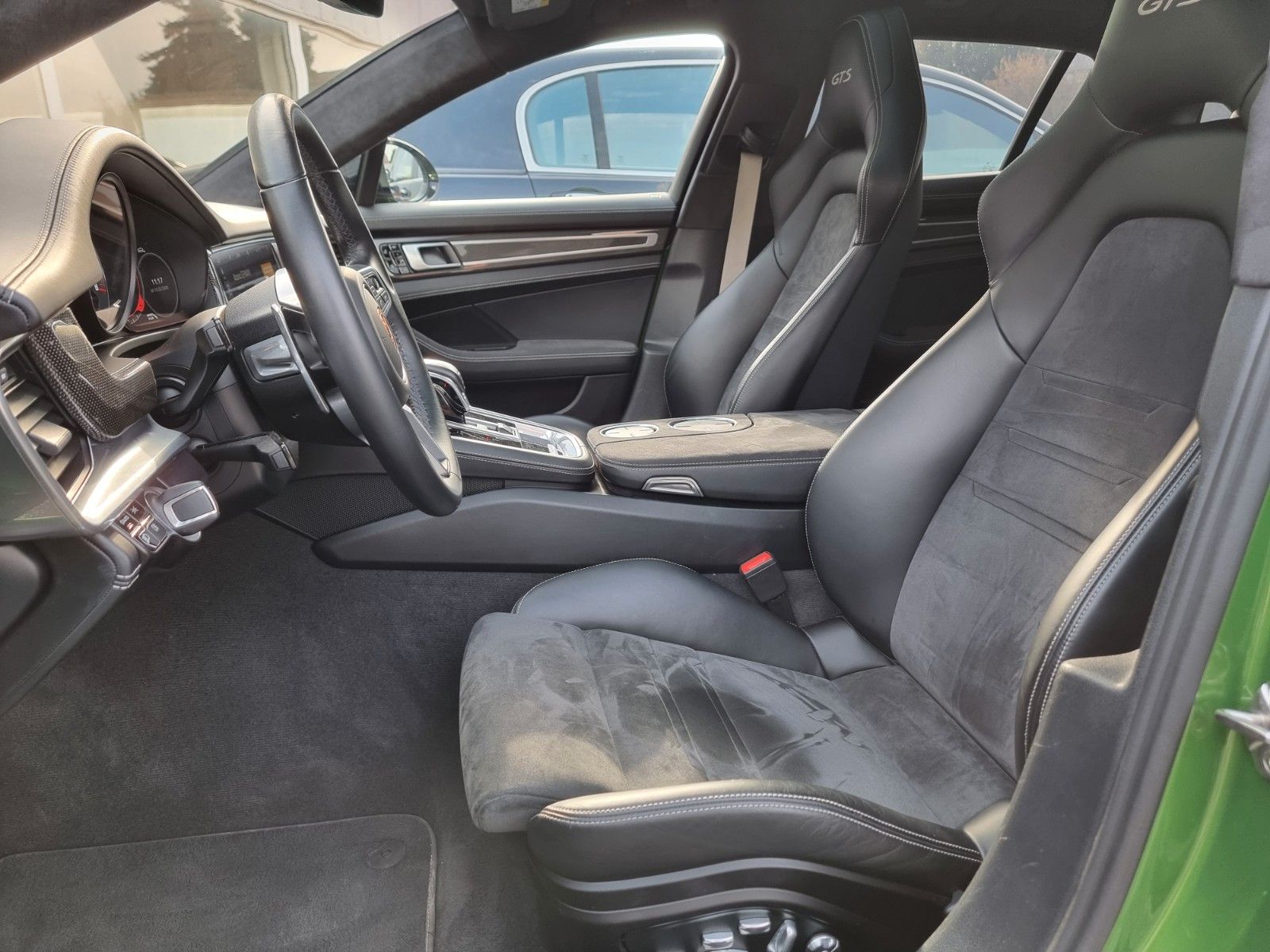 Fahrzeugabbildung Porsche Panamera Sport Turismo GTS/Mambagrün/Appr. 09/27