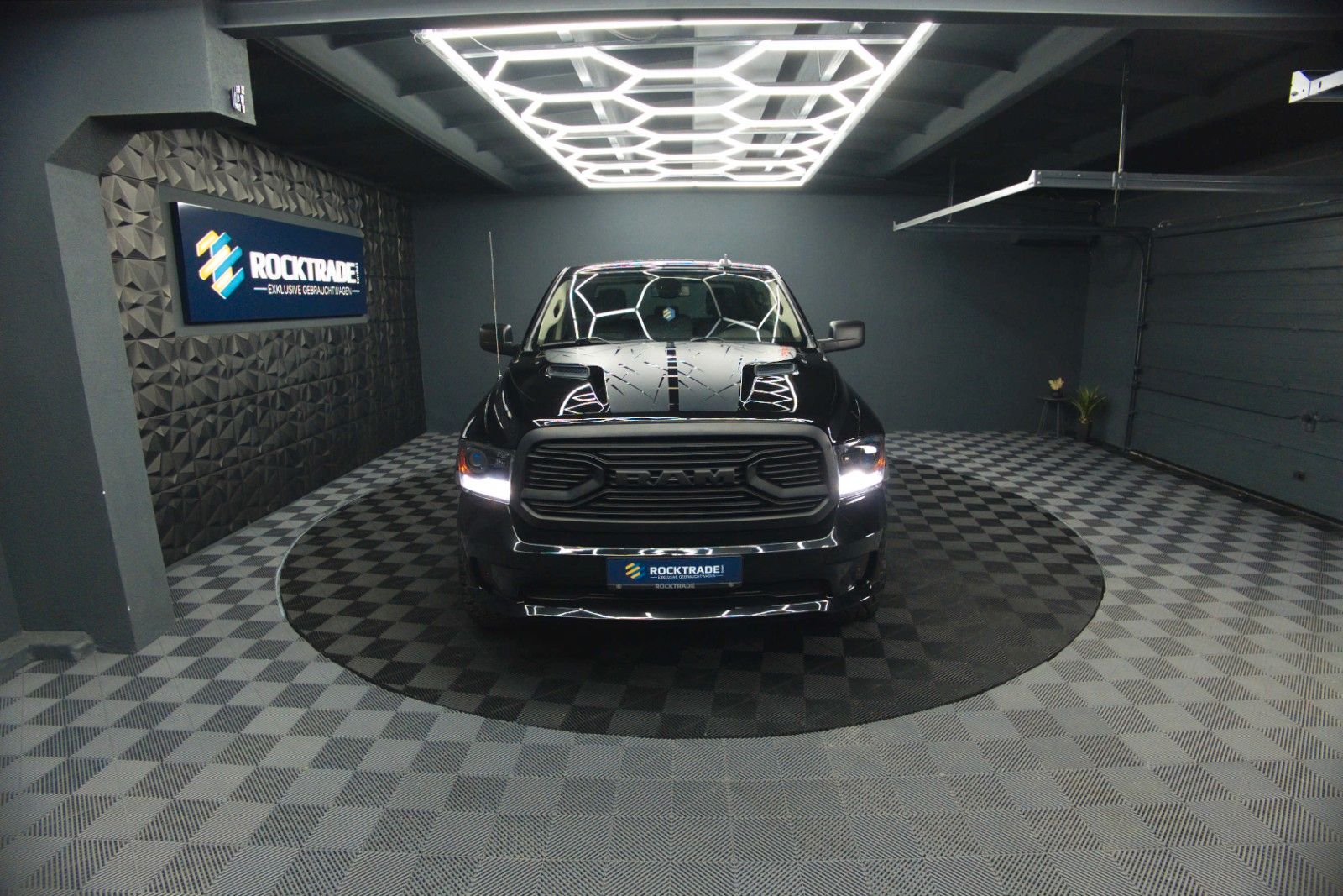 Fahrzeugabbildung Dodge RAM 5.7 V8 HEMI 4x4 OFFROAD Night-Paket *LED*AHK