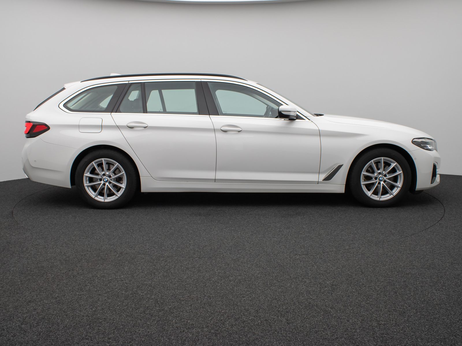 Fahrzeugabbildung BMW 520d Kamera DAB Leder Alarm Parkassistenzsystem