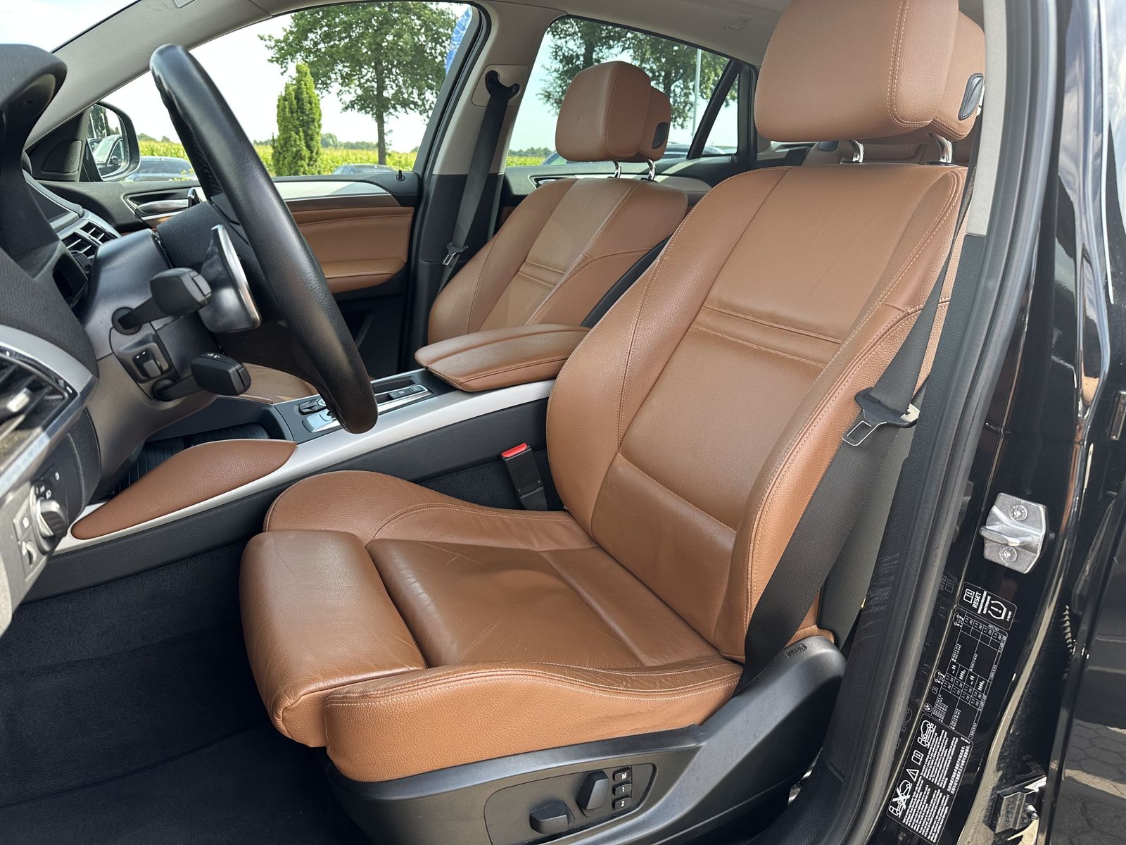 Fahrzeugabbildung BMW X6 xDrive30d NAV+XEN+AHK+19ZOLL+MEMORY+3HD+SHZ