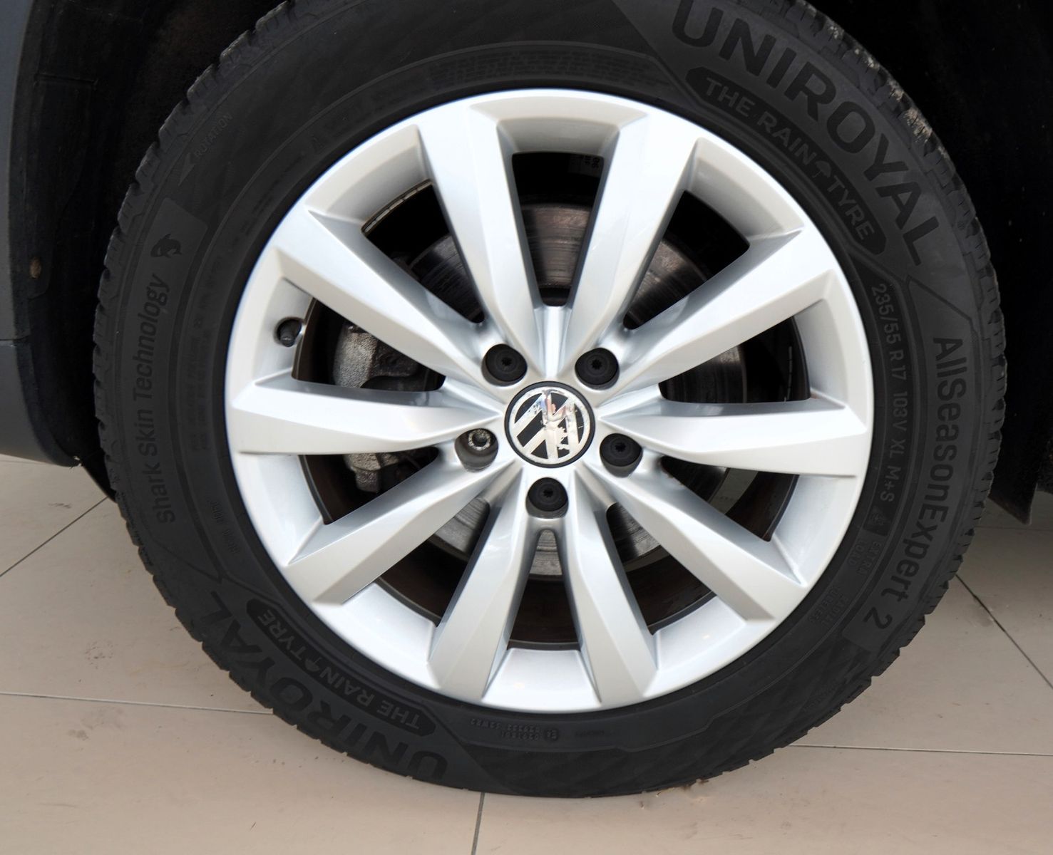 Fahrzeugabbildung Volkswagen Tiguan Sport & Style 4Motion *Leder*Autom*Pano*