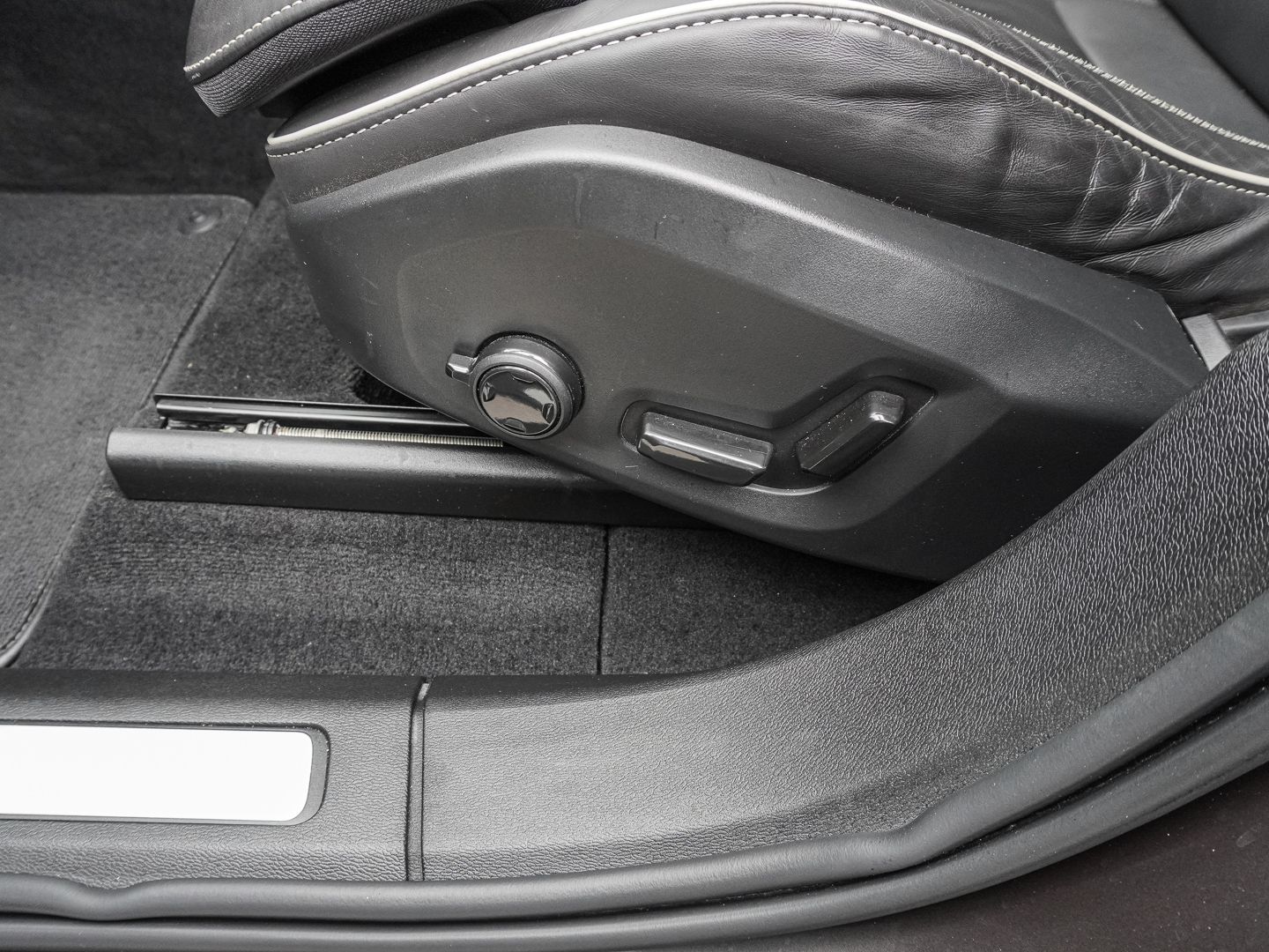 Volvo XC60 R Design AWD B4 Diesel EU6d AHK El. Panodac foto 14