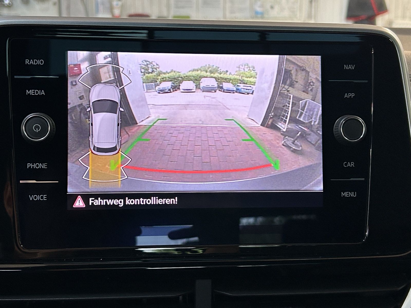 Fahrzeugabbildung Volkswagen T-Roc R 4M DSG  IQ.Light ACC AHK PANO SHZ RearVi