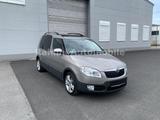 Skoda Roomster Scout Klimaautomatik Panorama-Dach - Skoda aus 2010: Kombi