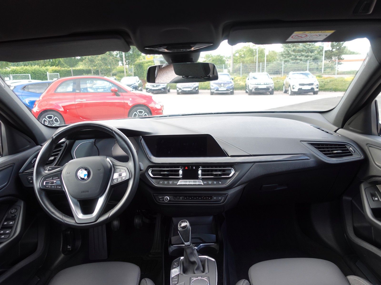 Fahrzeugabbildung BMW 118i Sport Line Navi CarPlay LED-Pkt.