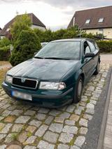 Skoda Octavia 1 1.6 Benzin Kombi - Skoda Octavia aus 1999: Kombi