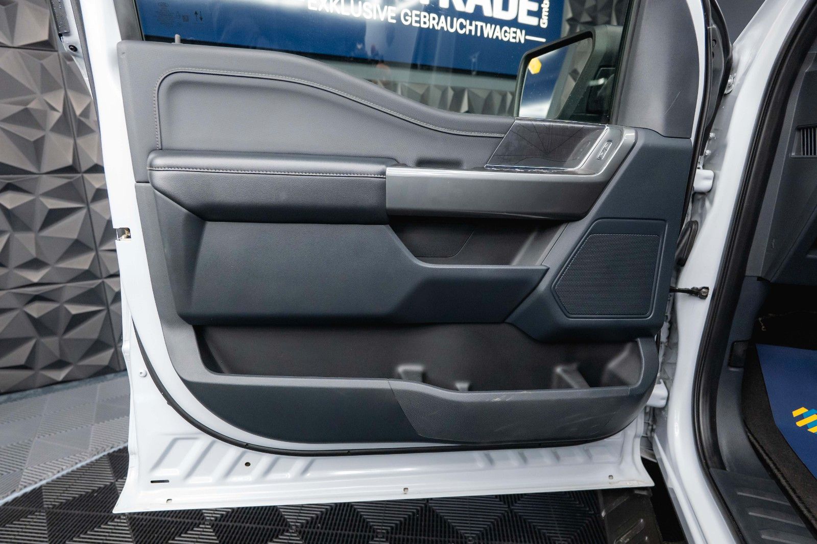 Fahrzeugabbildung Ford F150 5.0L V8 4x4 Offroad SuperCrew RAPTOR 19%