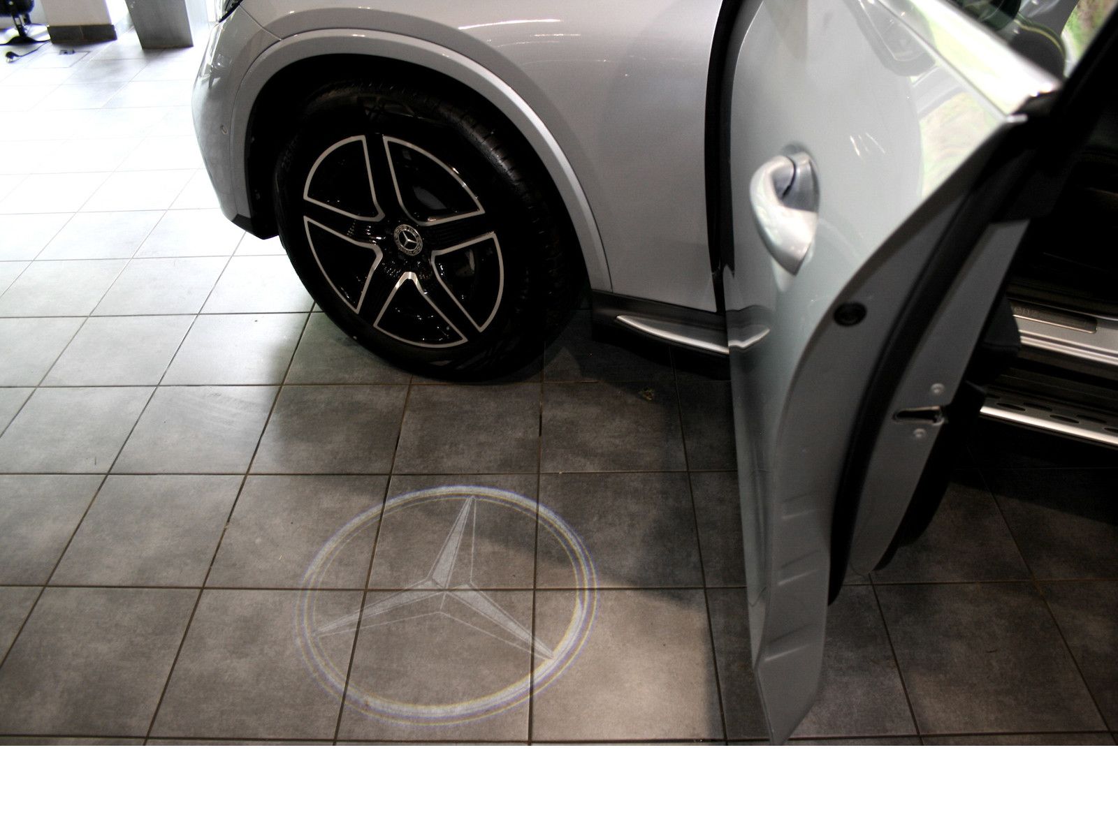 Fahrzeugabbildung Mercedes-Benz GLC 220 d 4M AMG *Distronic*AHK*Leder*Trittbrett