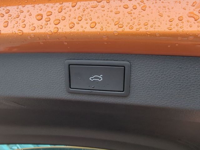 Fahrzeugabbildung SKODA Karoq 1.5 TSI DSG Sportline NAV AHK ELEKTR HECKK