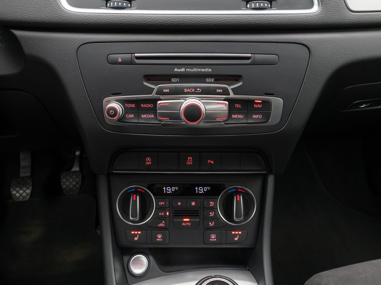 Fahrzeugabbildung Audi Q3 basis Sportsitz Xenon PDC Navi Multilenk Komf