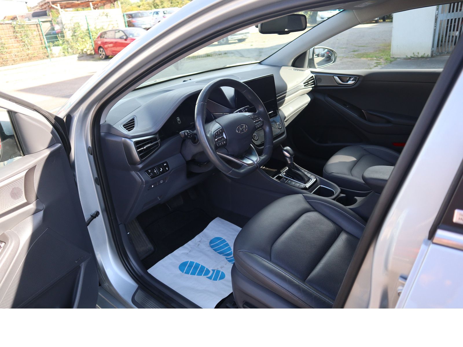 Fahrzeugabbildung Hyundai IONIQ Premium Hybrid Navi Scheckheftgepflegt