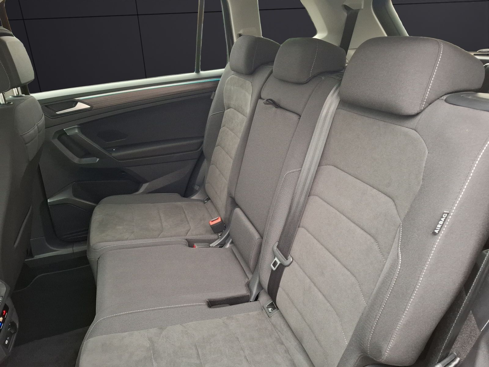 Fahrzeugabbildung Volkswagen Tiguan Allspace TDI Elegance DSG 4M 7-Si STH MAT