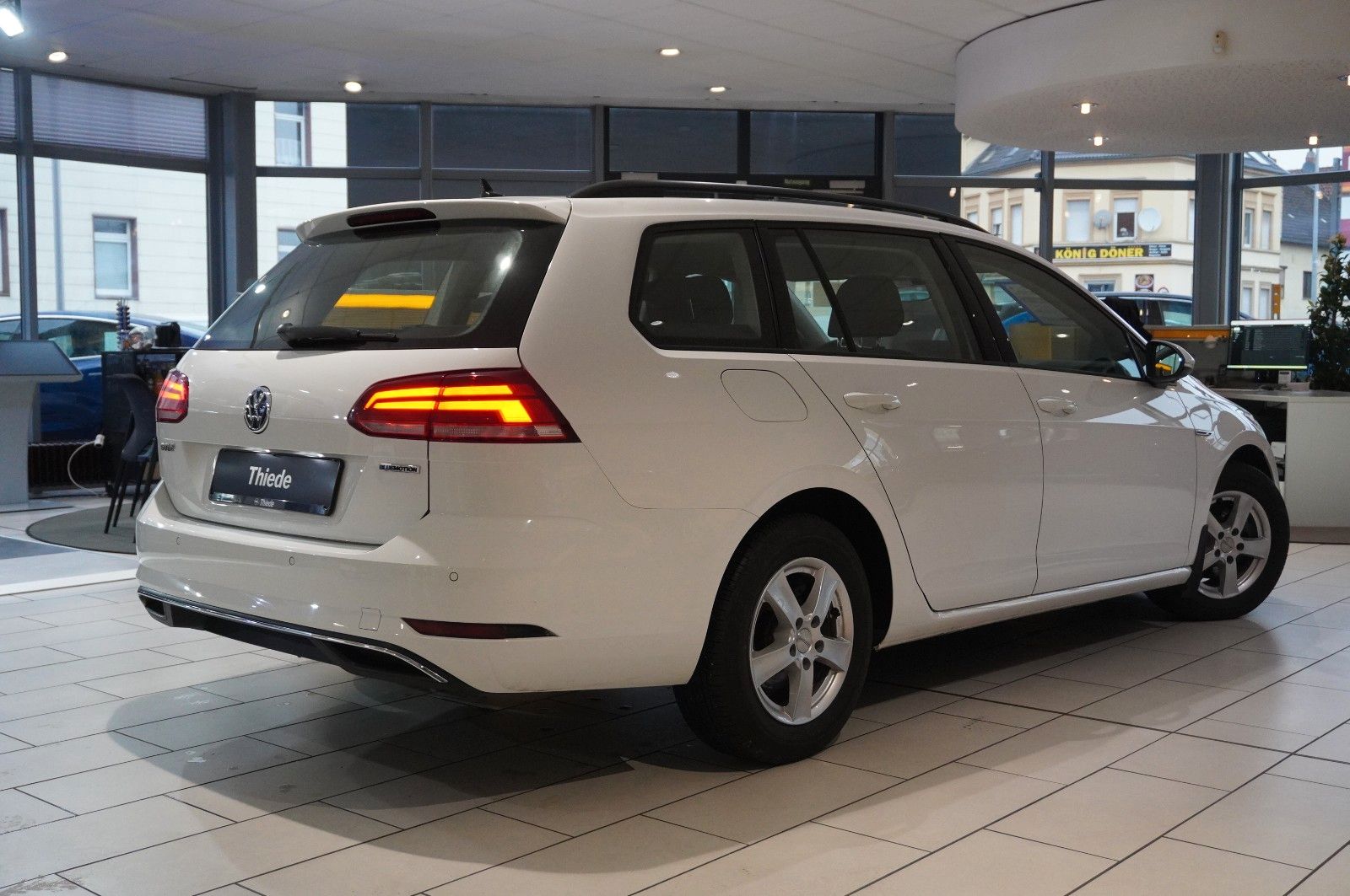 Fahrzeugabbildung Volkswagen Golf VII VARI. 1.5 TGI COMFORT. DSG NAVI/LED/ACC