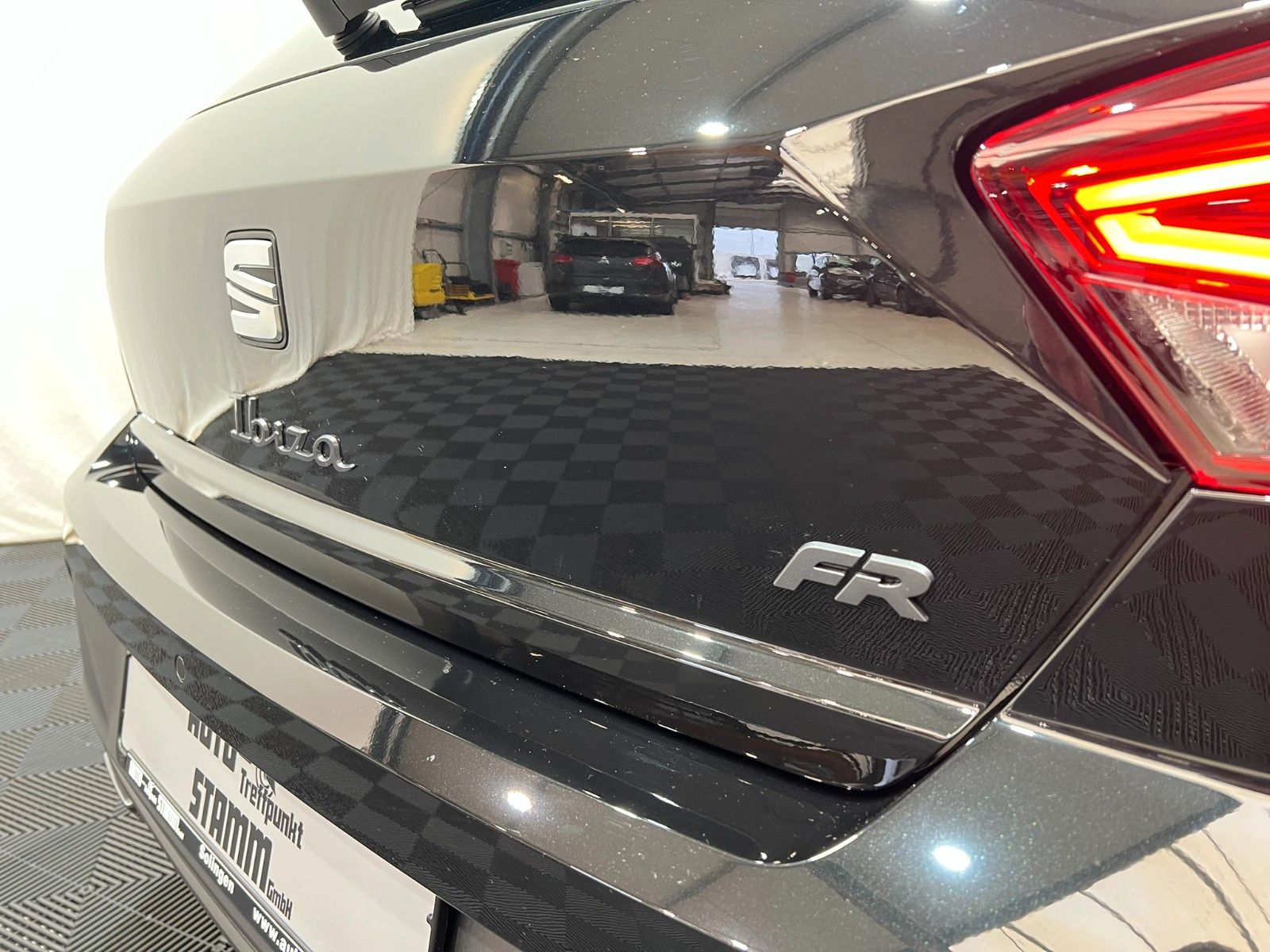 Fahrzeugabbildung SEAT Ibiza 1.0 TSI 85kW FR DSG 18"ALU