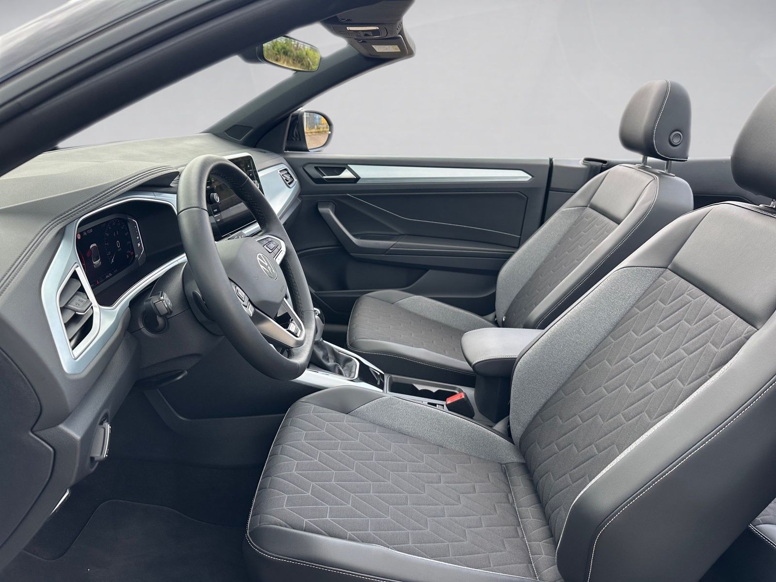 Fahrzeugabbildung Volkswagen T-Roc Cabriolet 1.5 TSI Goal AHK,KlimaA,LED,SHZ