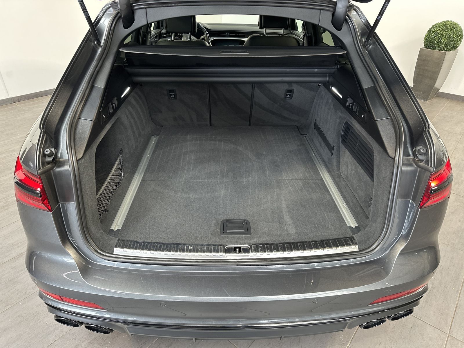 Fahrzeugabbildung Audi S6 Avant ABT Black NAV+MATRIX+20ZO+PANO+KAM+B&O