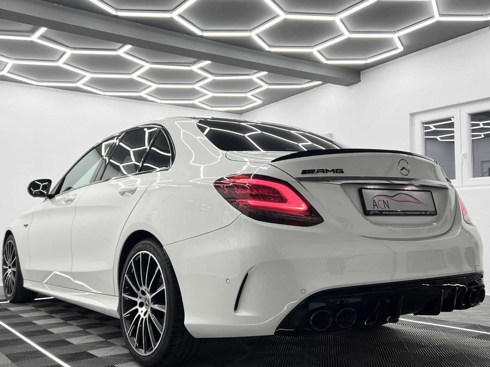 Fahrzeugabbildung Mercedes-Benz C 300 Lim. AMG-LINE/360*/BURMESTER/WIDESCREEN