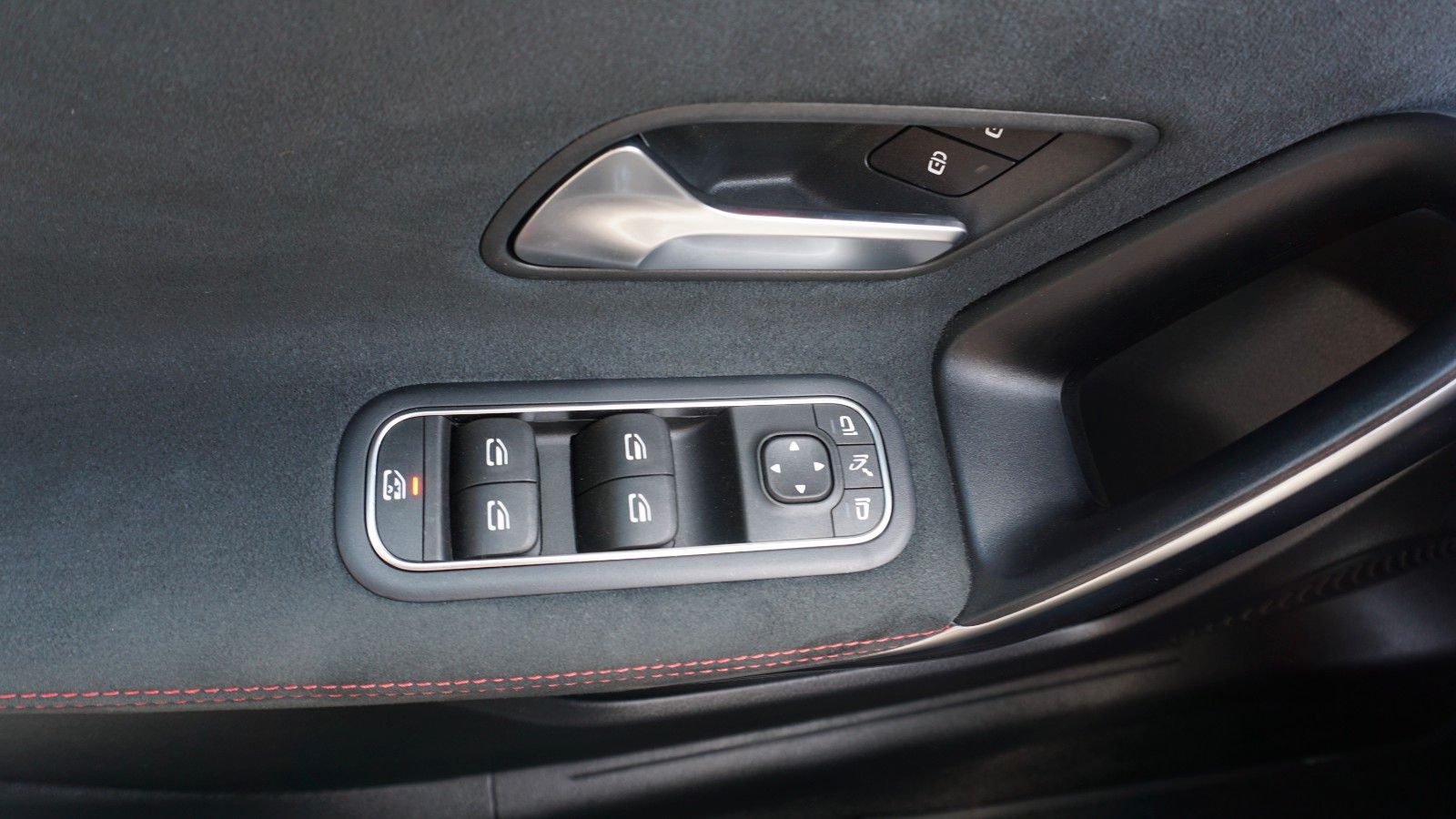 Fahrzeugabbildung Mercedes-Benz A 200 AMG Line,Navi, Keyless,Night-Pak,Panorama