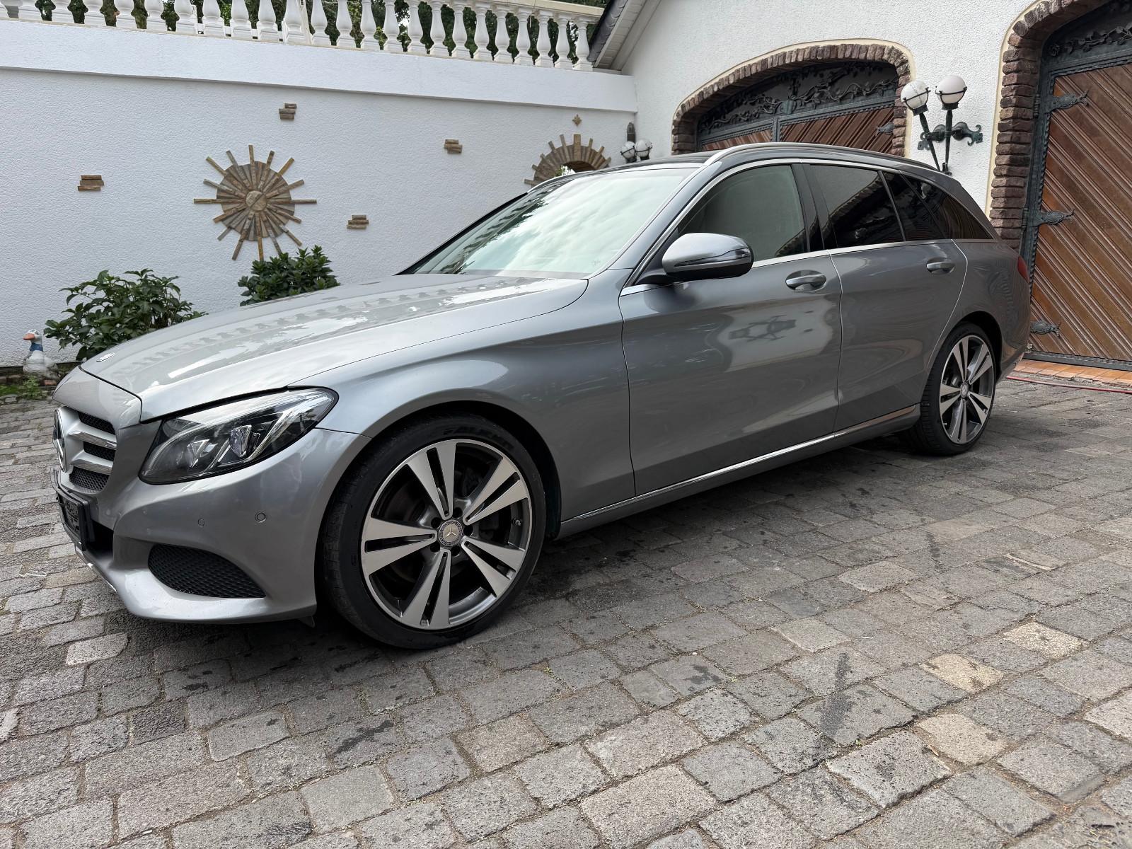 Mercedes-Benz C300 T-Modell 2Hd Avantg. Panorama LED VOLL