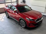 BMW iX2 xDrive30 Leder_Headup_AHK_el.Aktivsitz - rote BMW iX2