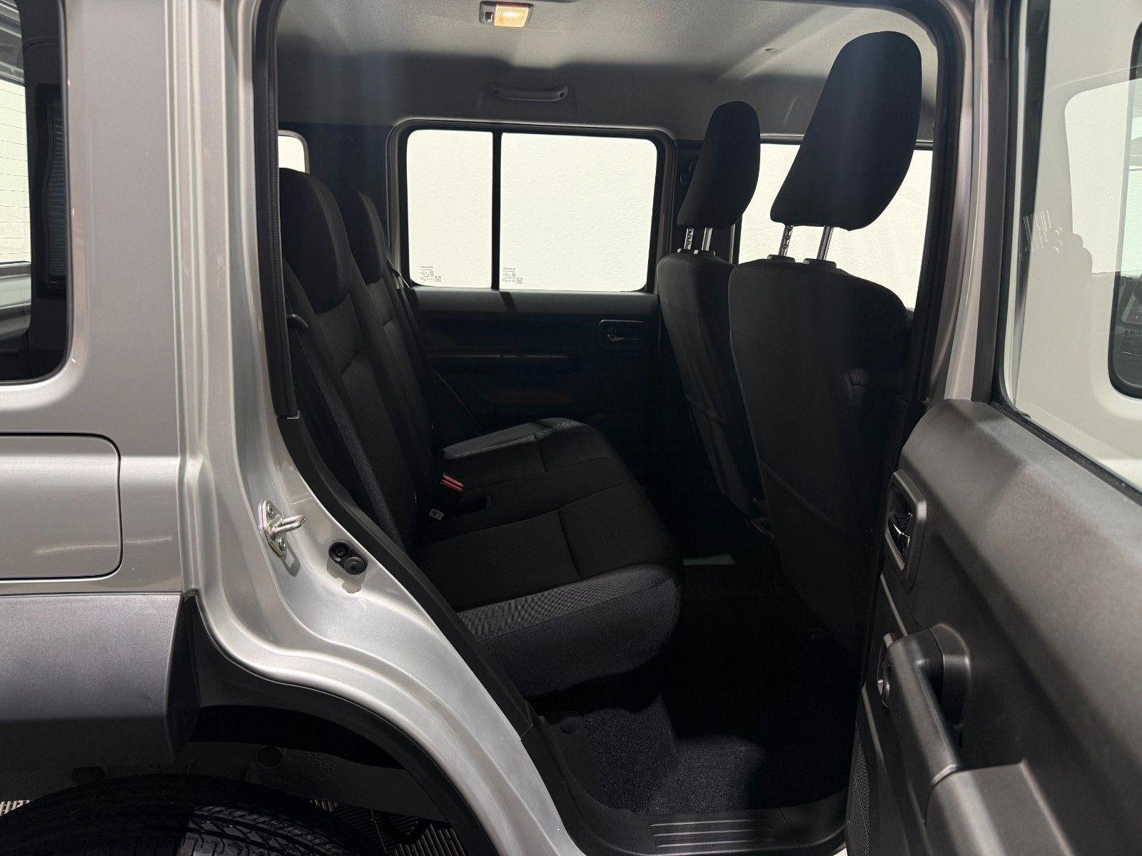 Fahrzeugabbildung Suzuki RTR Jimmy - 4/5 Türer - LED - RFK - MFL