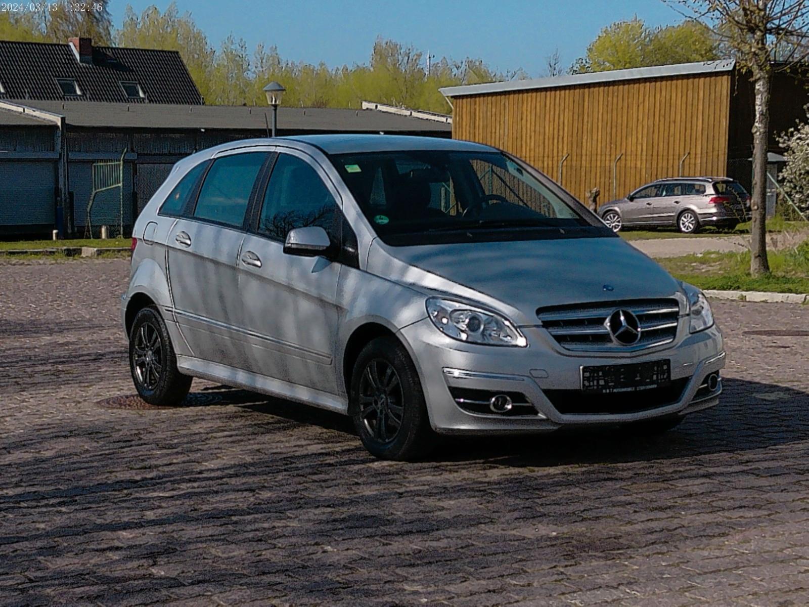 Mercedes-Benz B 180