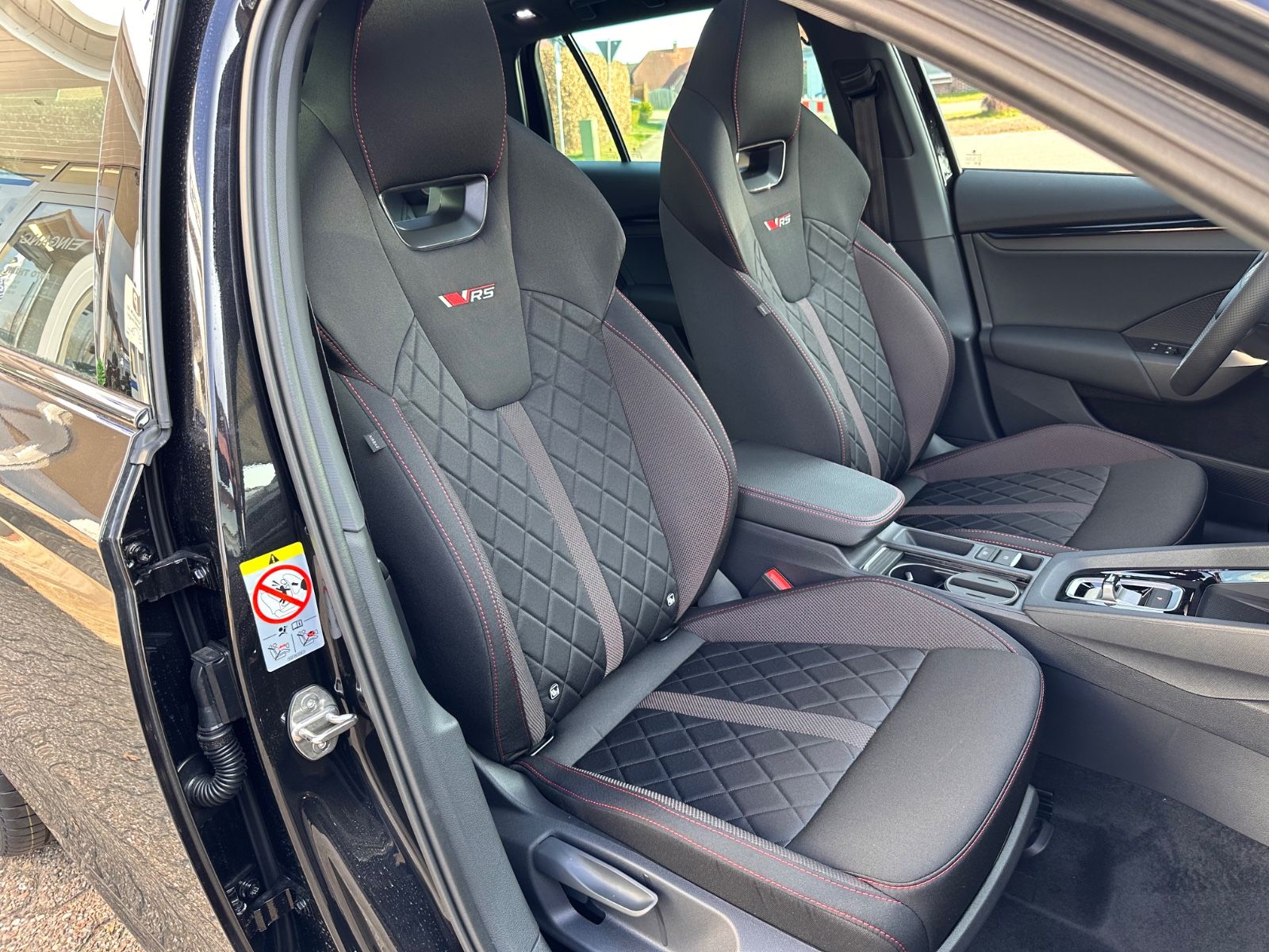 Fahrzeugabbildung SKODA Octavia Combi RS 2.0 TSI Matrix/Pano/Navi/ACC