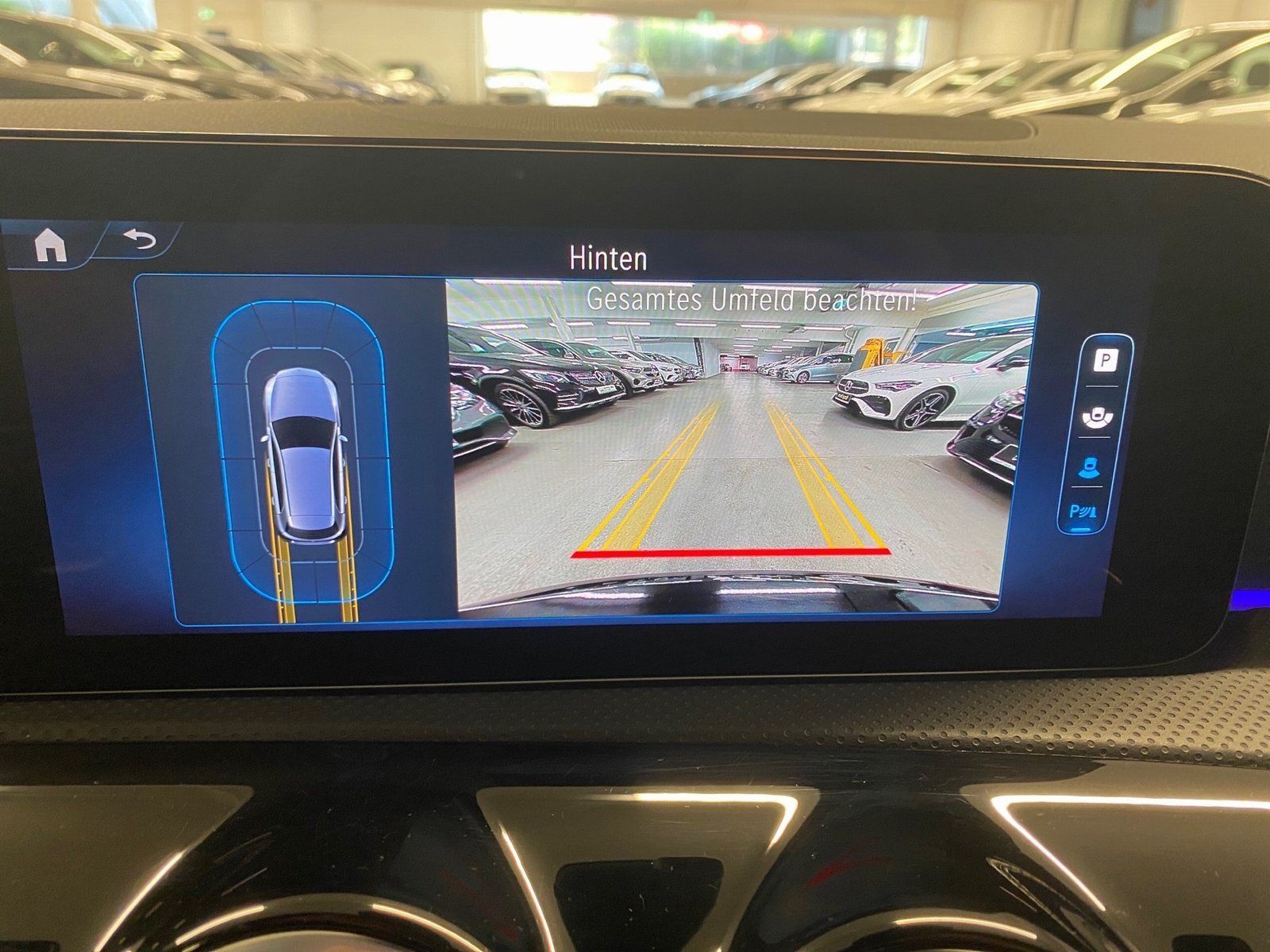 Fahrzeugabbildung Mercedes-Benz A 200 AMG Premium*Pano*Distro*Totwink*Multibeam*