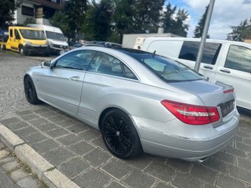 Mercedes E 220 - 4