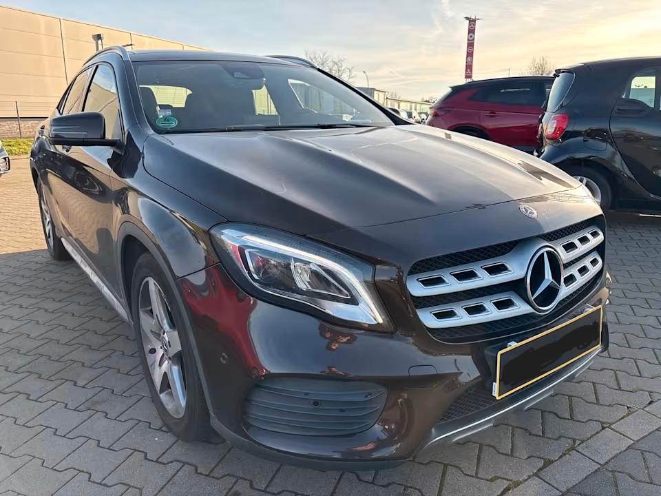 Mercedes-Benz GLA 200 AMG LINE PANO*KAMERA