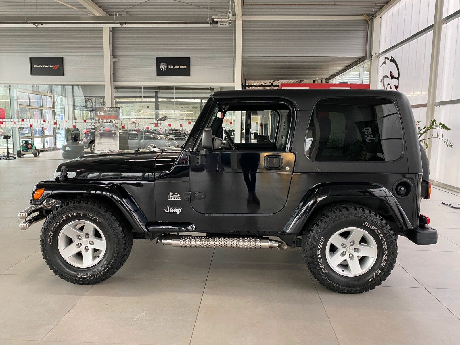 Fahrzeugabbildung Jeep Wrangler 4.0 Sport BFGoodrich T/A 265/70R16 TOP