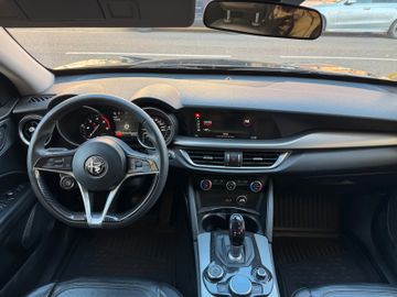 Alfa-Romeo Stelvio - 1
