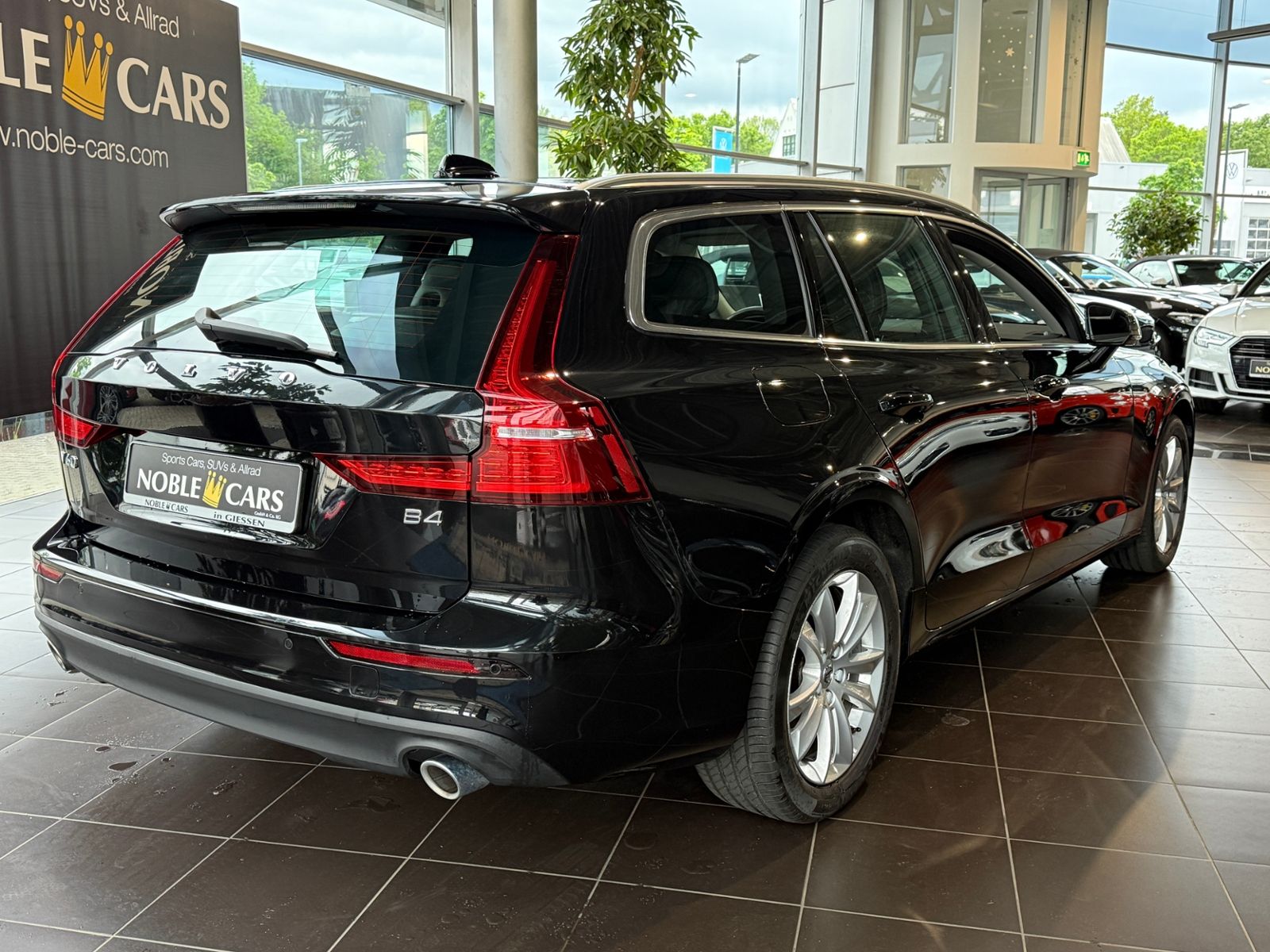 Fahrzeugabbildung Volvo V60 Kombi Momentum Pro ACC BLIS LED