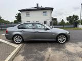 BMW 320i Limousine/Glasdach/´Xenon/Navigation/17Zoll - gebrauchte BMW 320 aus dem Jahr 2010