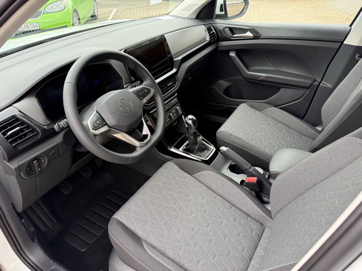 Fahrzeugabbildung Volkswagen T-Cross 1.0 TSI 70 kW Life LED ACC Apple CarPlay