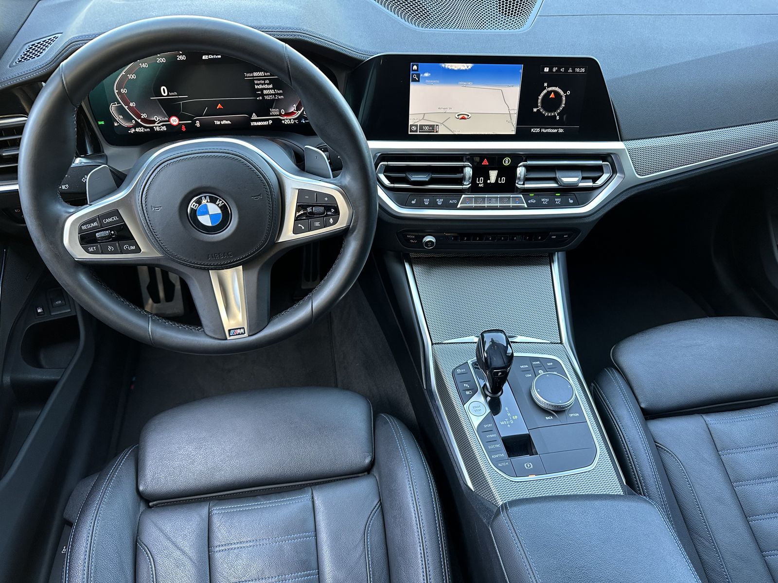 Fahrzeugabbildung BMW 330e Touring M-Sport NAV+LED+AHK+H&K+19ZOLL+1HD