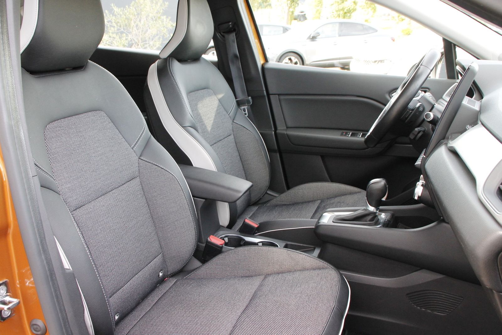 Fahrzeugabbildung Renault Captur II INTENS TCe 140 EDC
