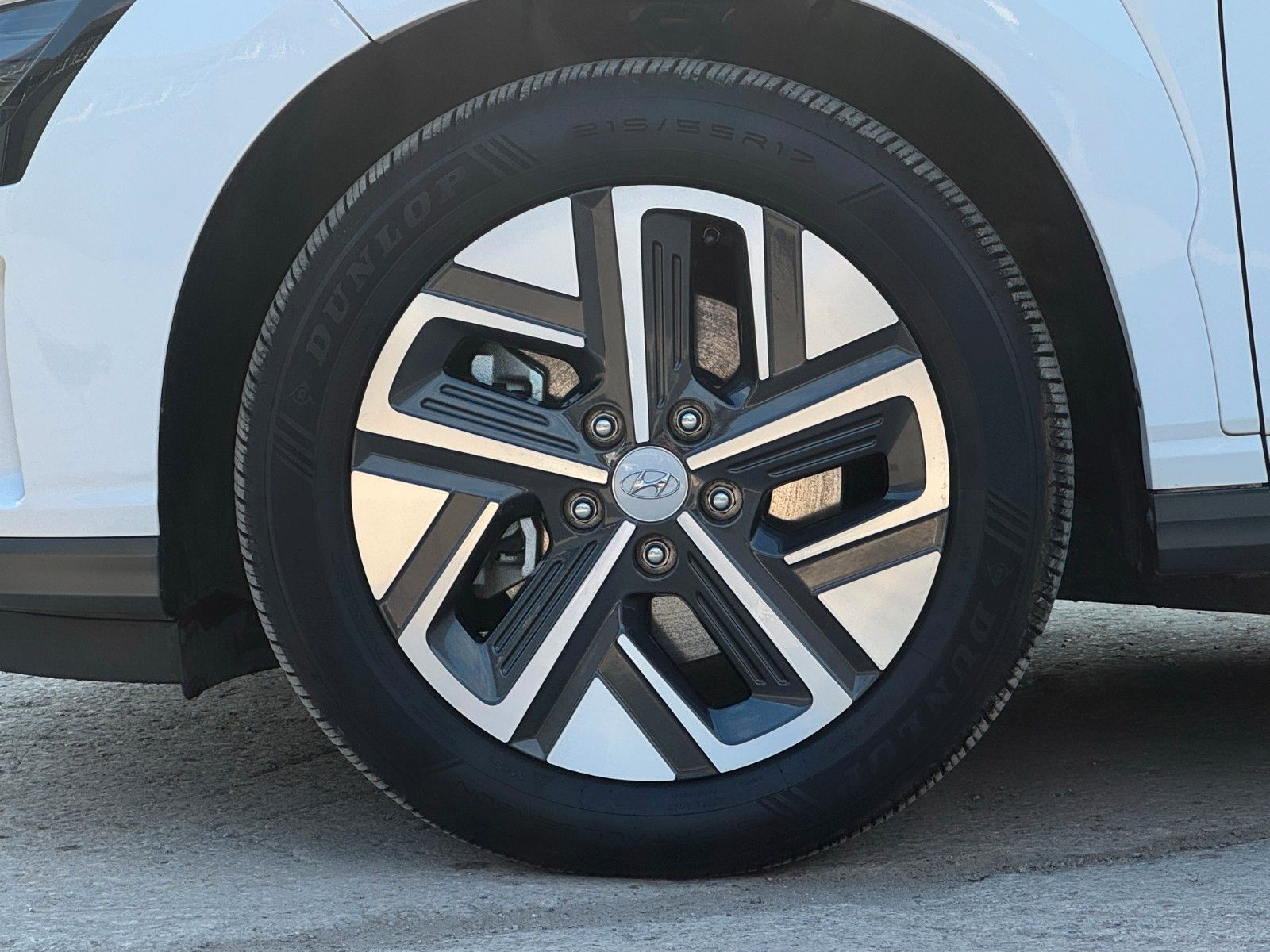 Fahrzeugabbildung Hyundai KONA E Select LKA ACC PDC SHZ LHZ Navi CarPlay