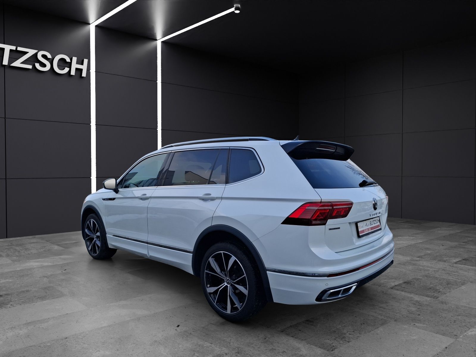 Fahrzeugabbildung Volkswagen Tiguan Allspace TDI R-Line DSG 4M Matrix Navi Pa