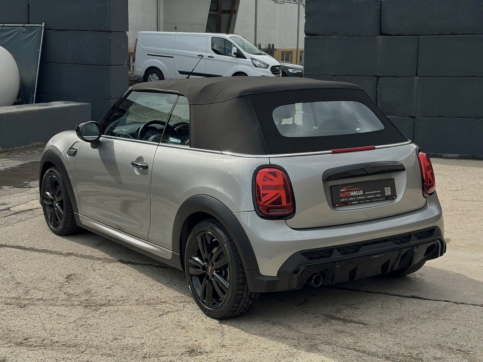 Fahrzeugabbildung MINI Cooper Cabrio JCW-Trim CarPlay Navigation LHZ