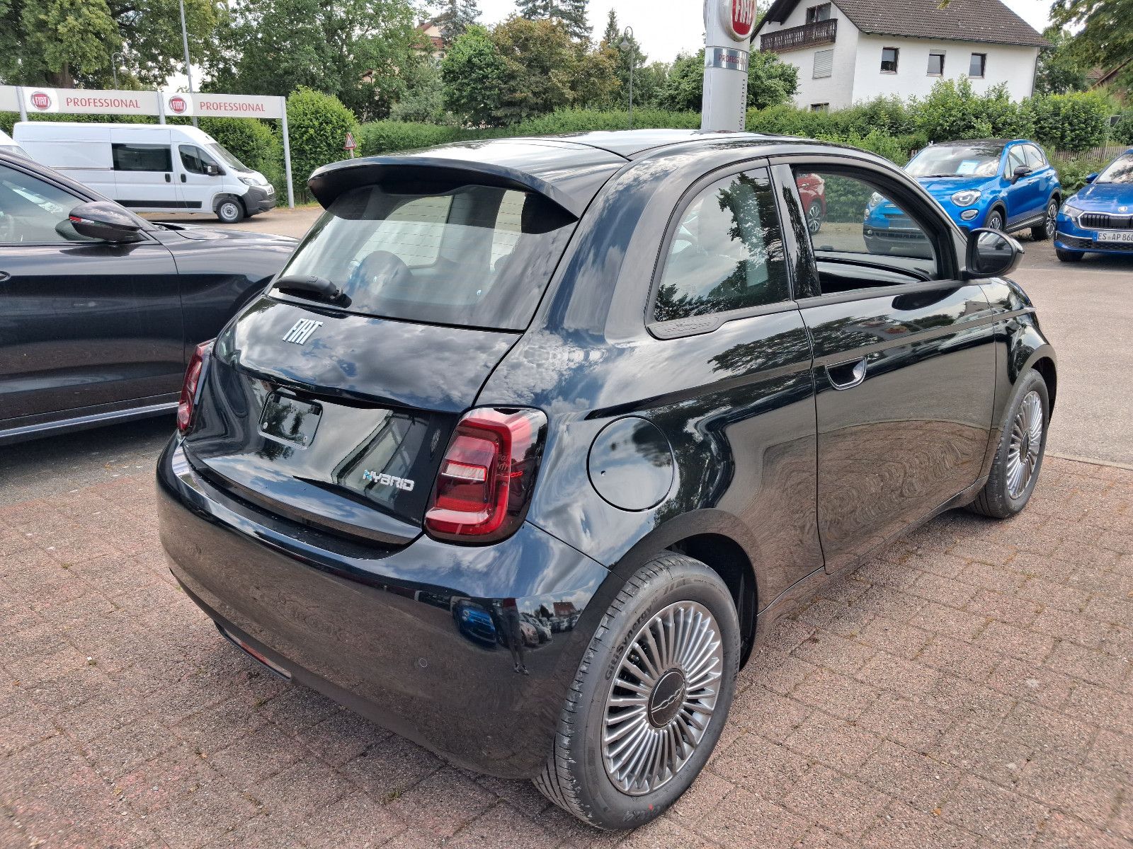 Fahrzeugabbildung Fiat 500 1.0 Hybrid FireFly 48 kW Icon